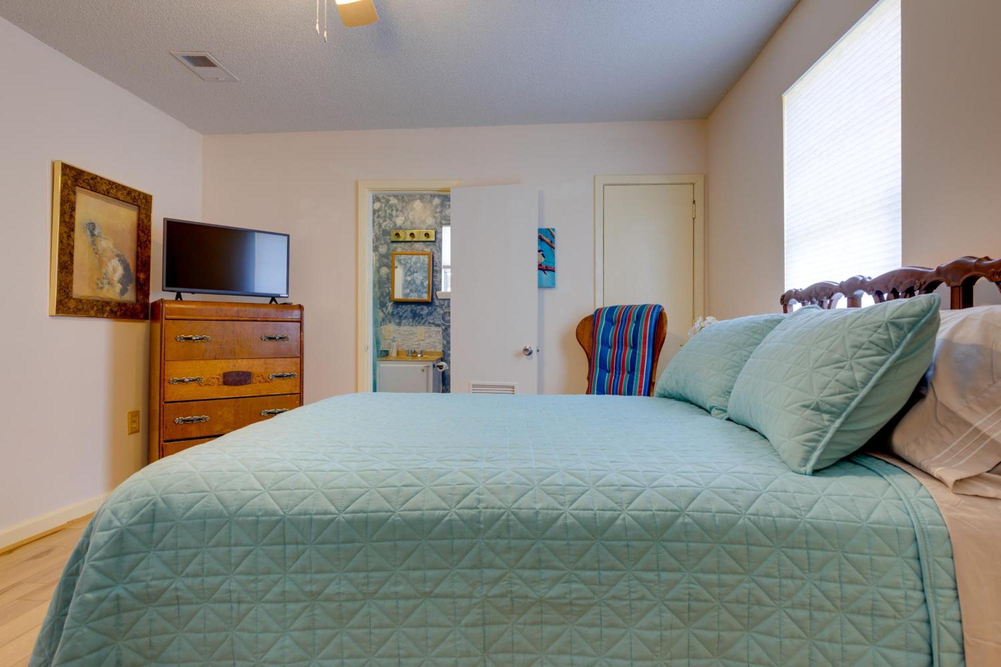 Holiday home Stunning Getaway About 1 Mi To The Gulfport
